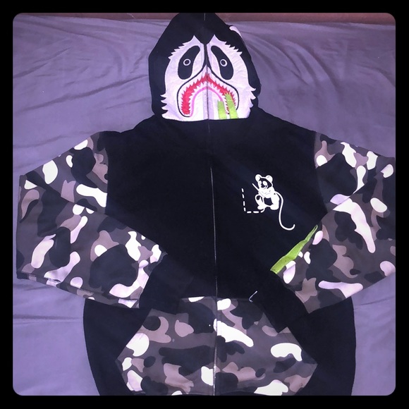 Size XL BUT FOR US MENS IT IS FITTED AS LARGE